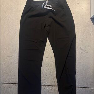 Figs women’s black straight leg scrub pant